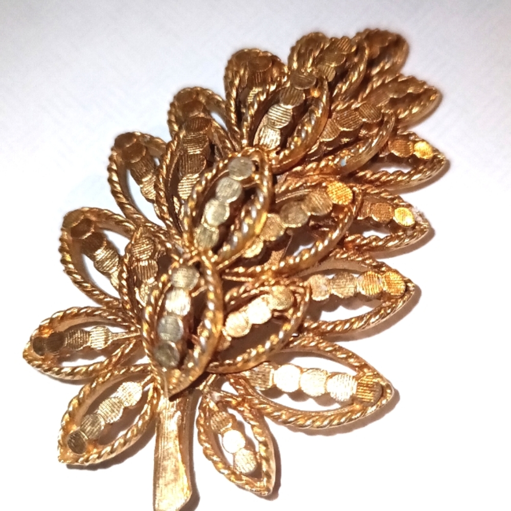Vintage Capri Gold-Tone Leaf Brooch